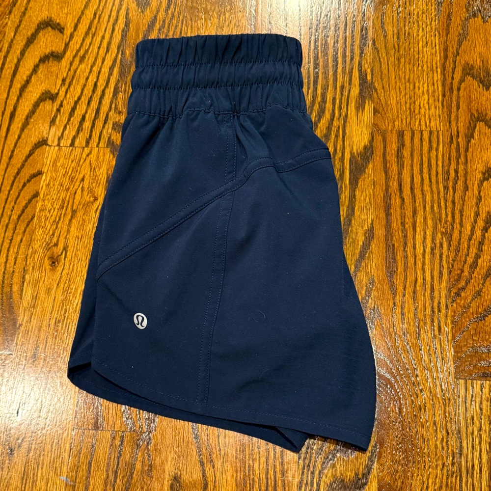 Lululemon Hotty Hot shorts, size 4, excellent condition. 4” length.